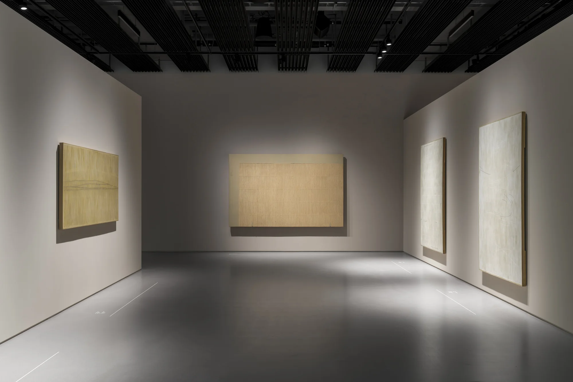 Installation view of Park Seo-Bo & Huong Dodinh: Emptiness Fullness at the Park Seo-Bo Museum