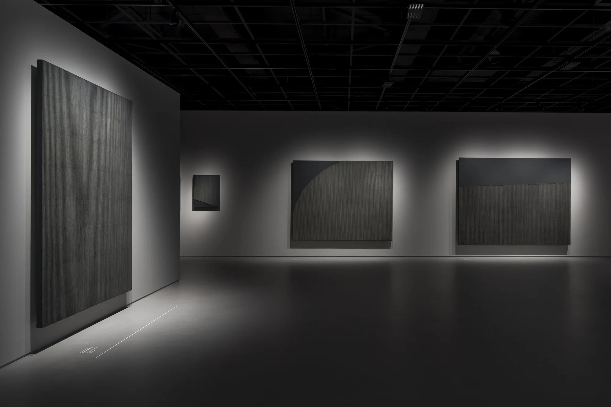 Installation view of Park Seo-Bo & Huong Dodinh: Emptiness Fullness at the Park Seo-Bo Museum