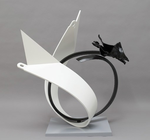 Oldenburg/van Bruggen — Collar and Bow 1:16