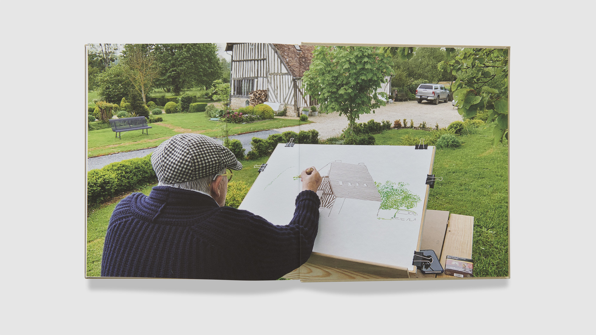 Catalogues_2021_Hockney_Book_La Grande Cour Normandy_V03_04_16-9.jpg