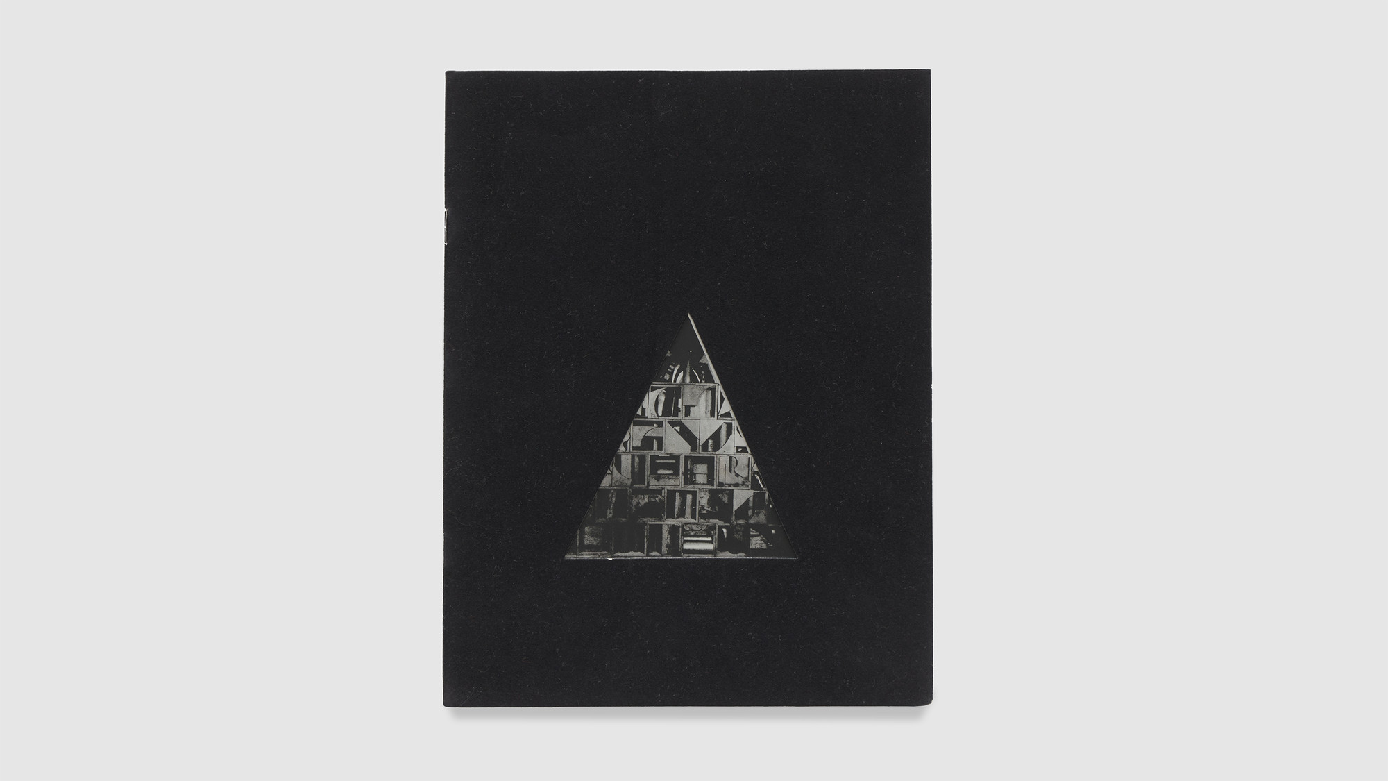 Catalogues_2021_NEVELSON_1964_V01_16-9.jpg