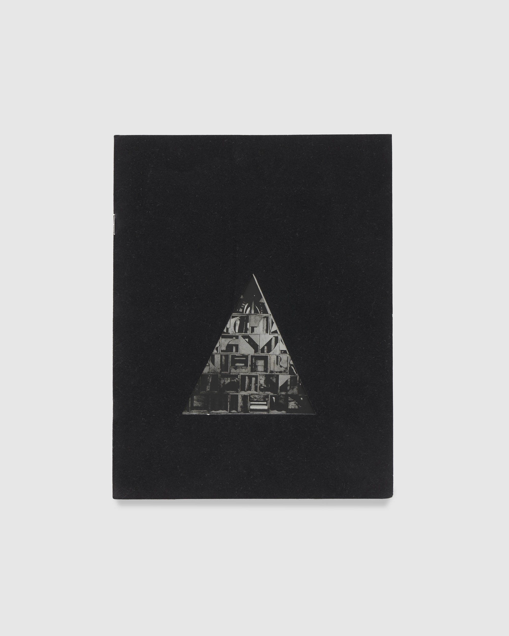 Catalogues_2021_NEVELSON_1964_V01_4-5.jpg