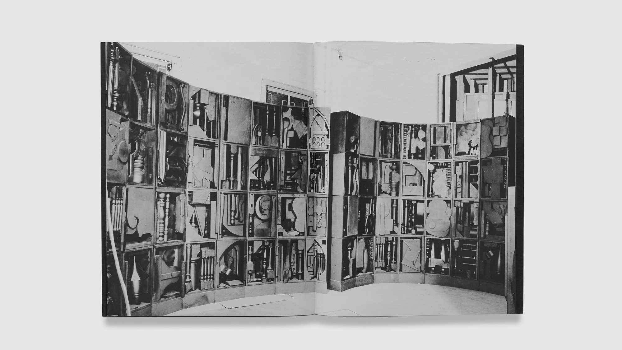 Catalogues_2021_NEVELSON_1964_V03_1_16-9.jpg