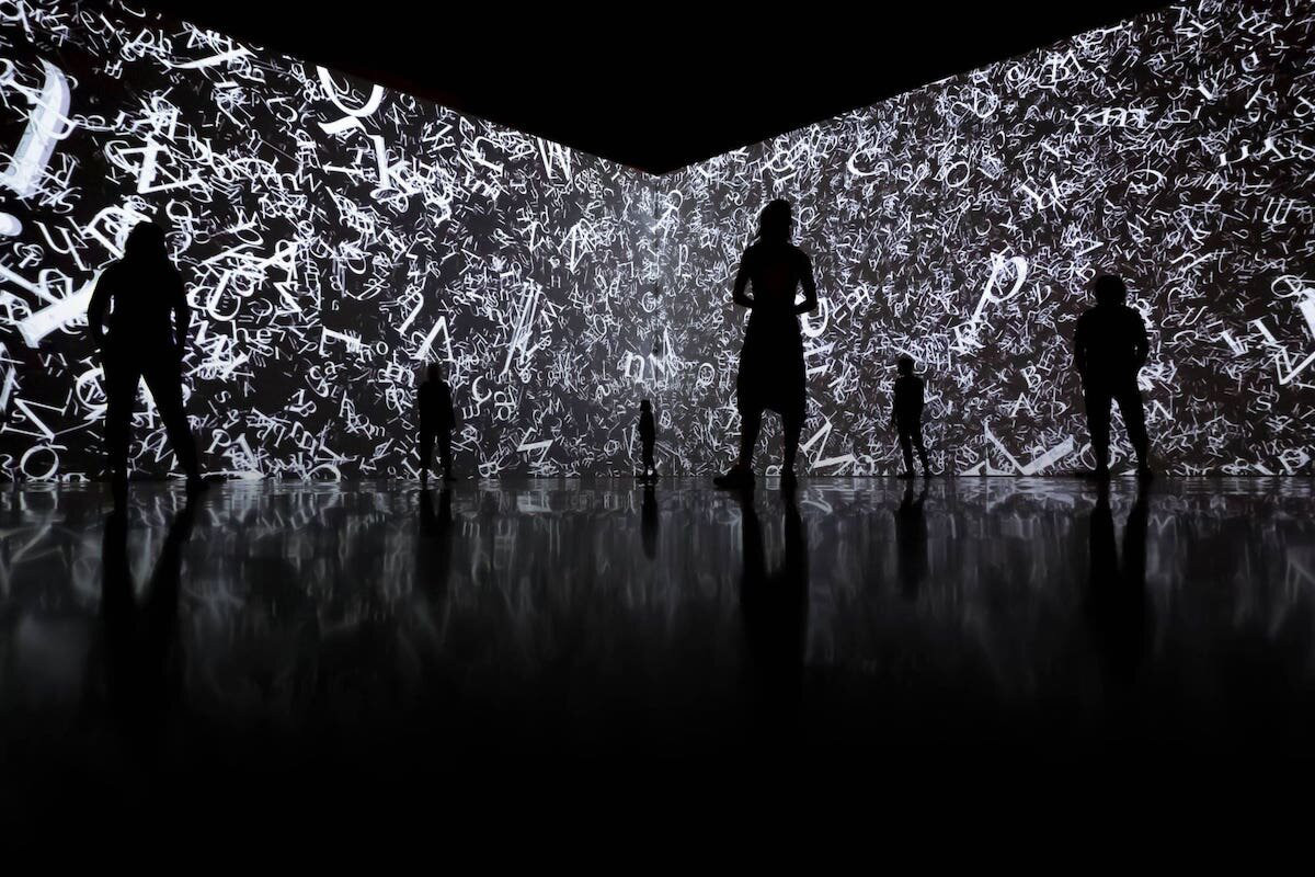 Cercania_exposition_Arsenal_Rafael-Lozano-Hemmer1.jpg