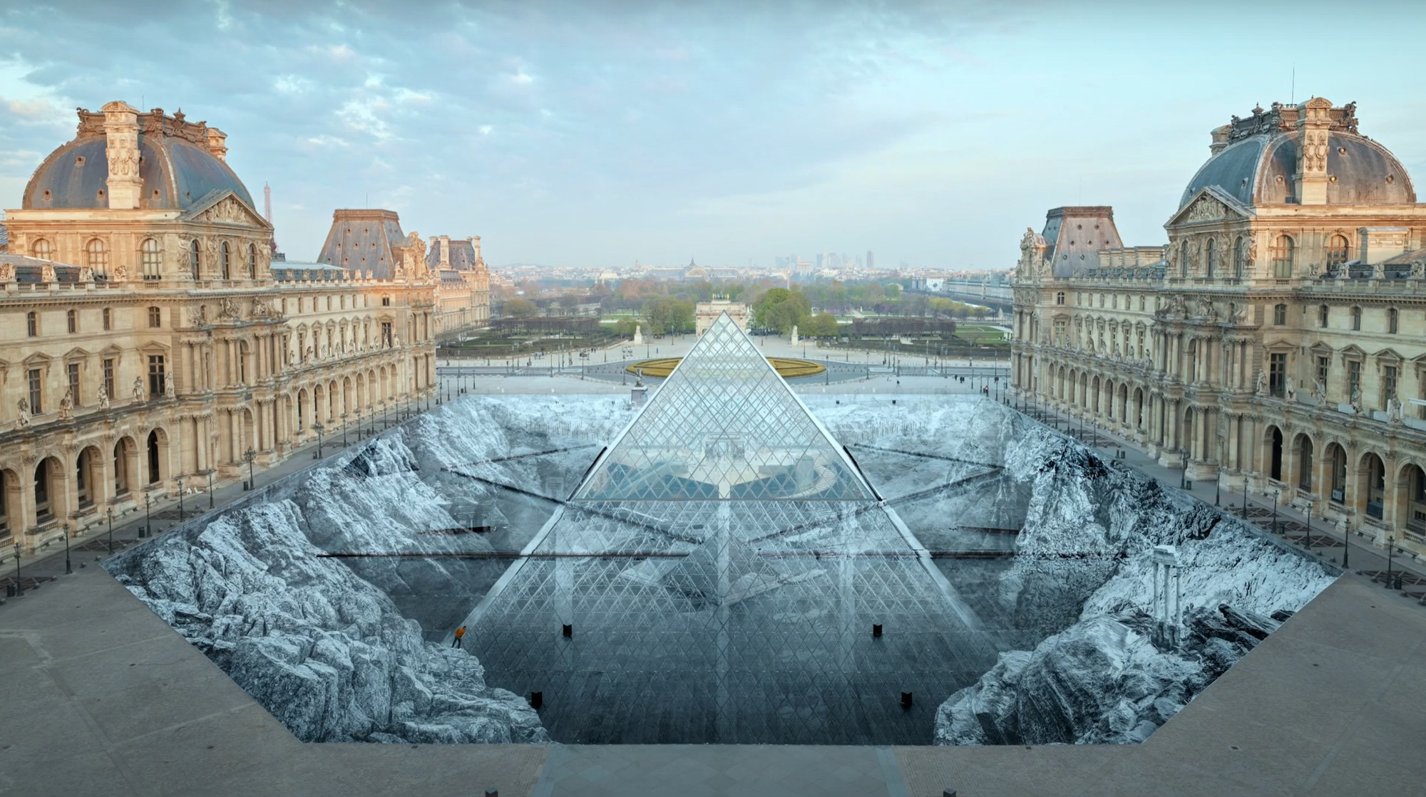 JR_Au_Louvre_FilmStill.jpg