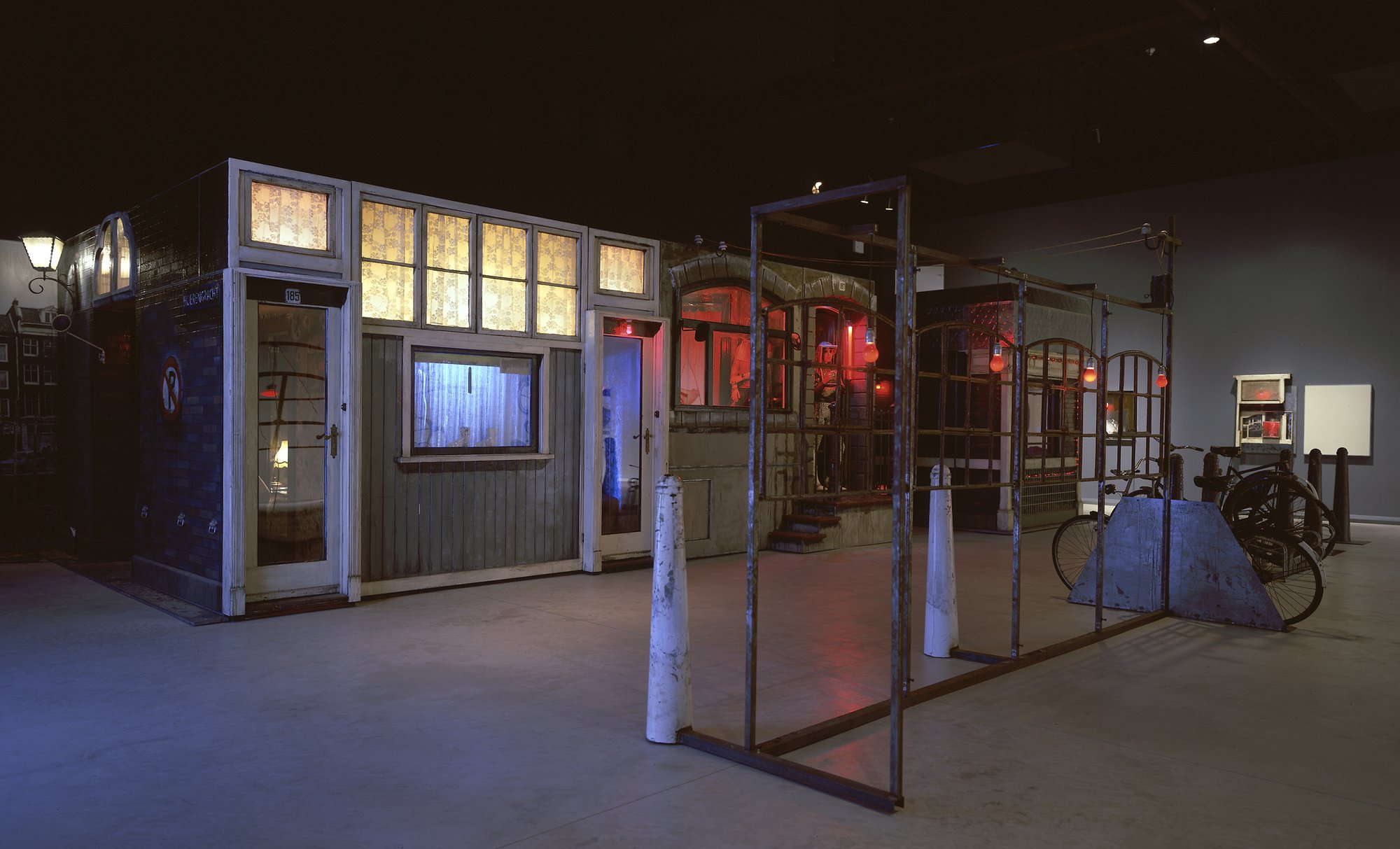 KIENHOLZ_inst_2002_v02.jpg