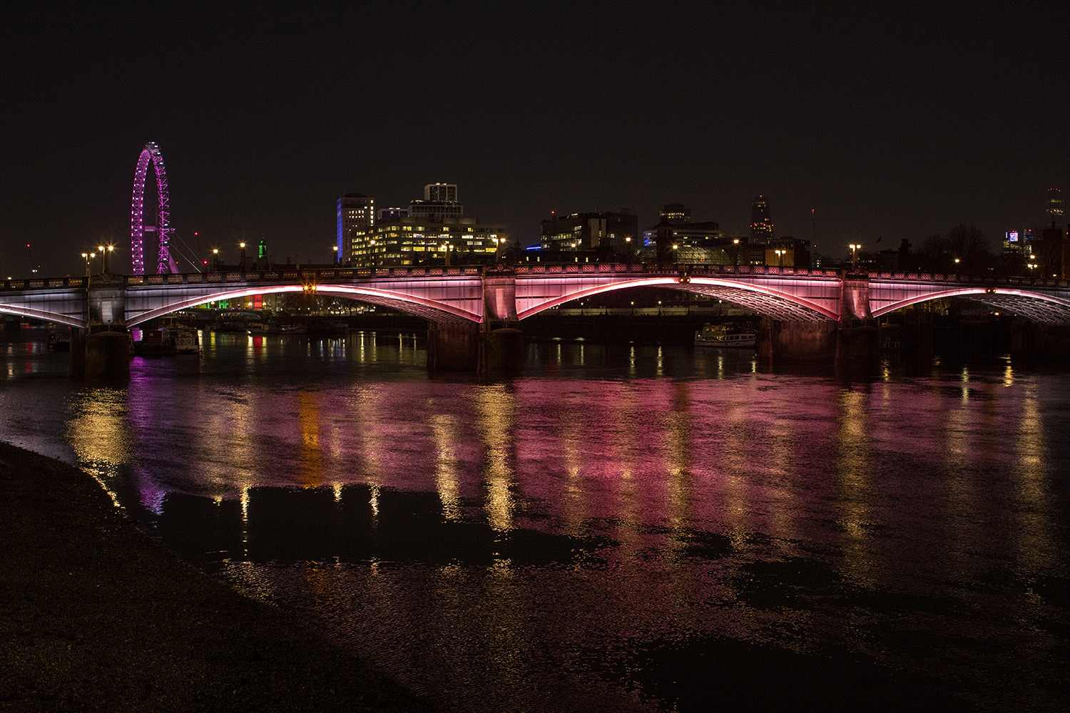 Golden Jubilee Footbridges_Illuminated River © Jason Hawkes.jpg