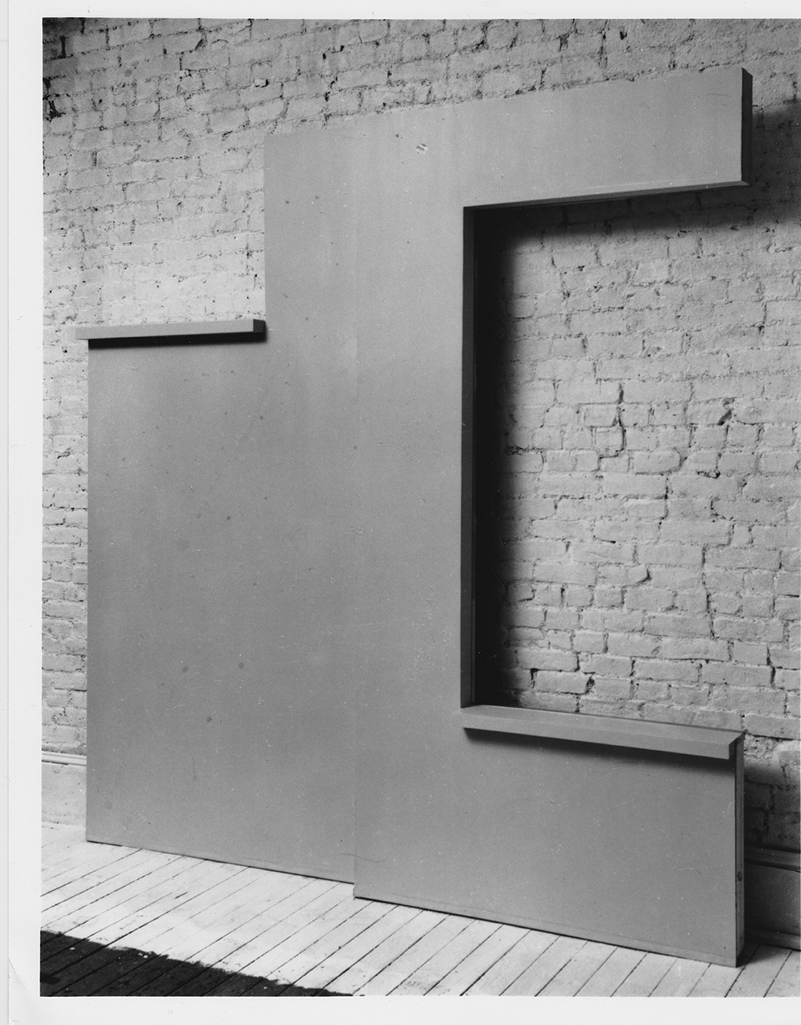 MAN_tx_Grey_wall.jpg