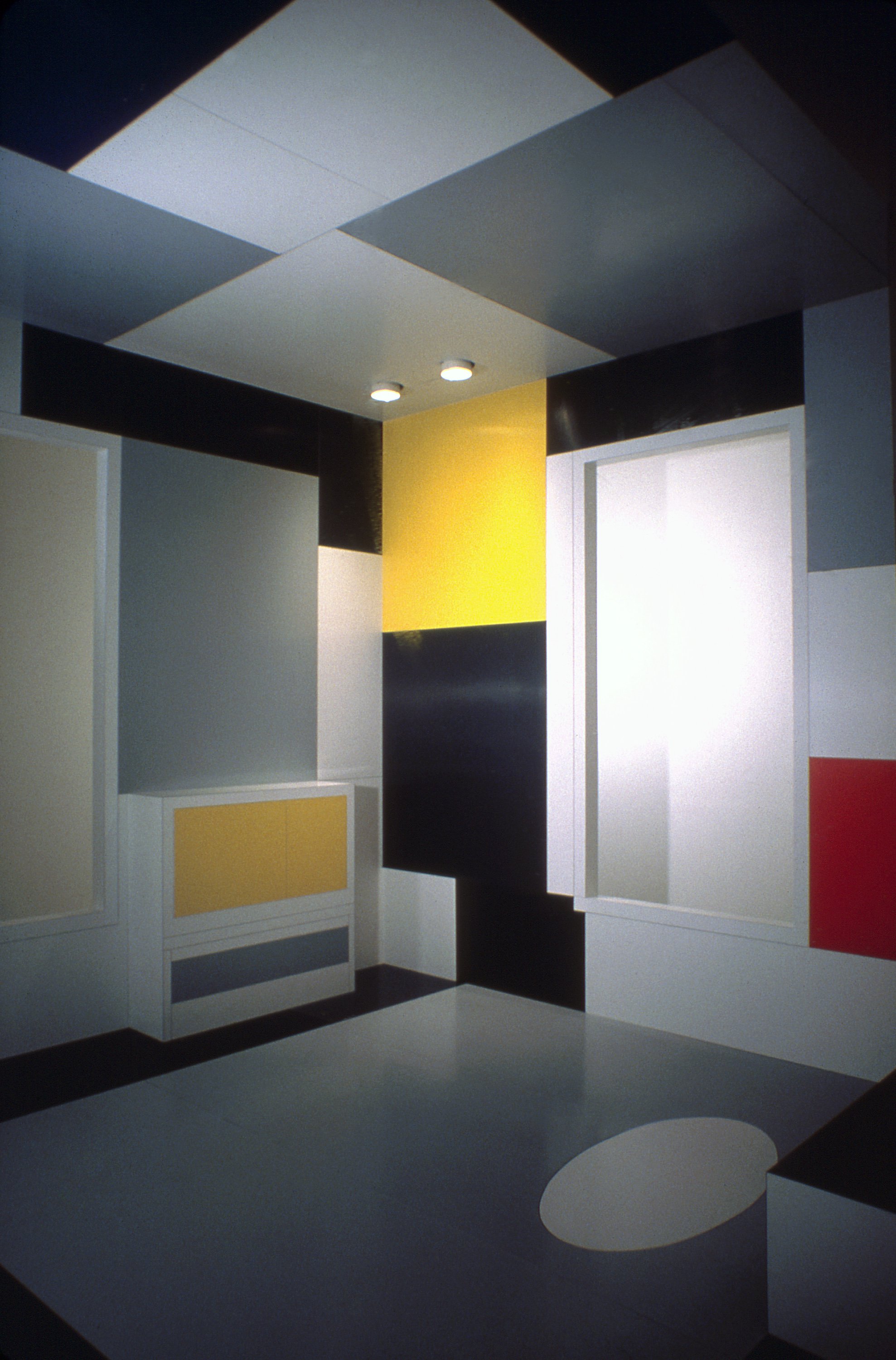 MONDRIAN_inst_1970_v01.jpg