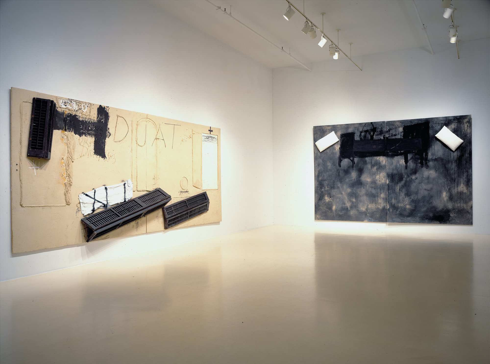 TAPIES_inst_1995_v01 copy2.jpg