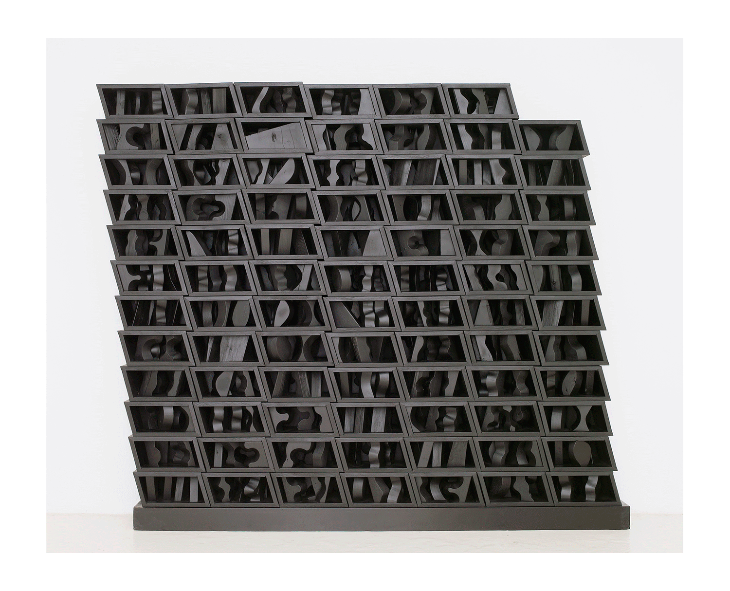 Yin-Nevelson.gif