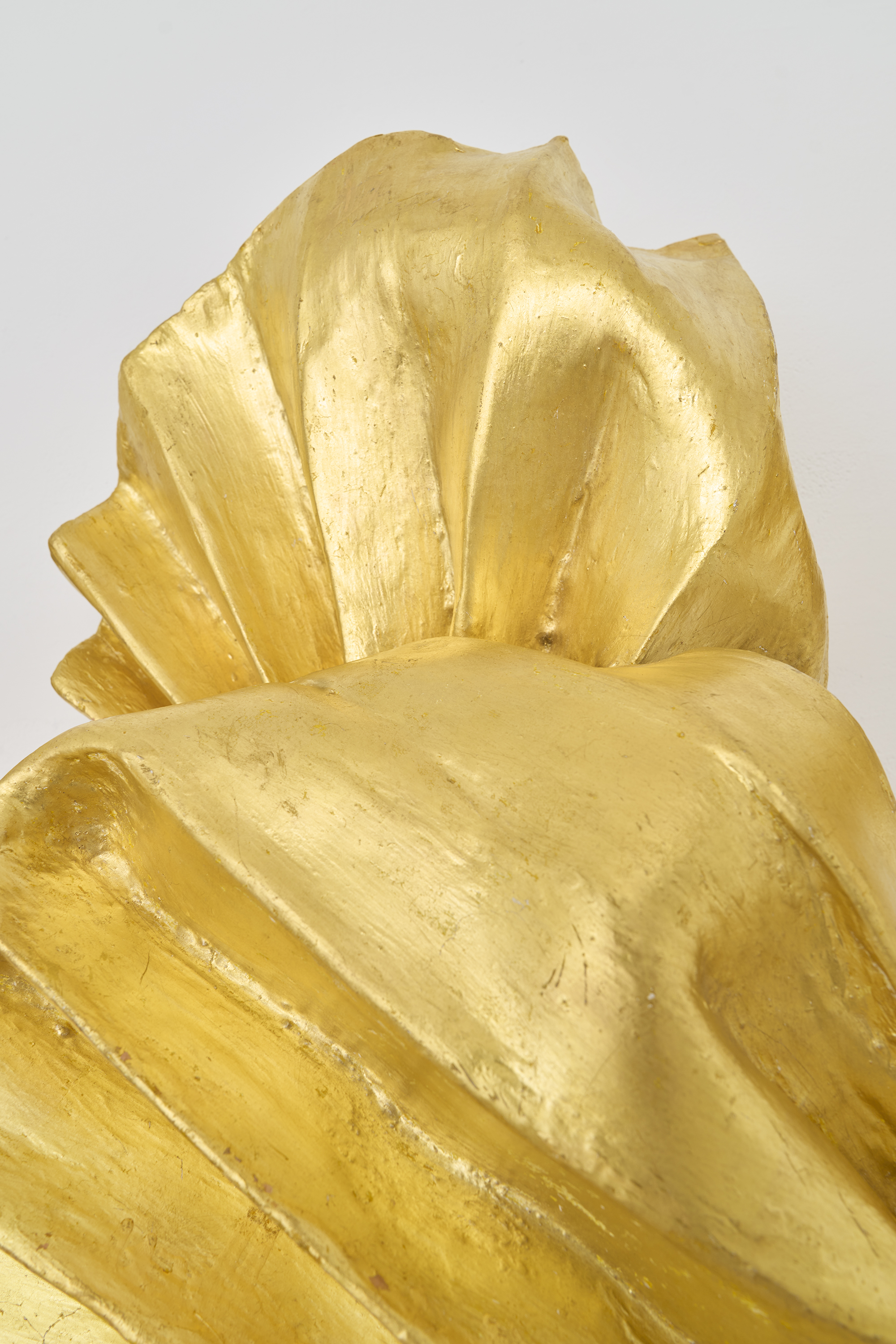 Kutumb (five elements) by Lynda Benglis