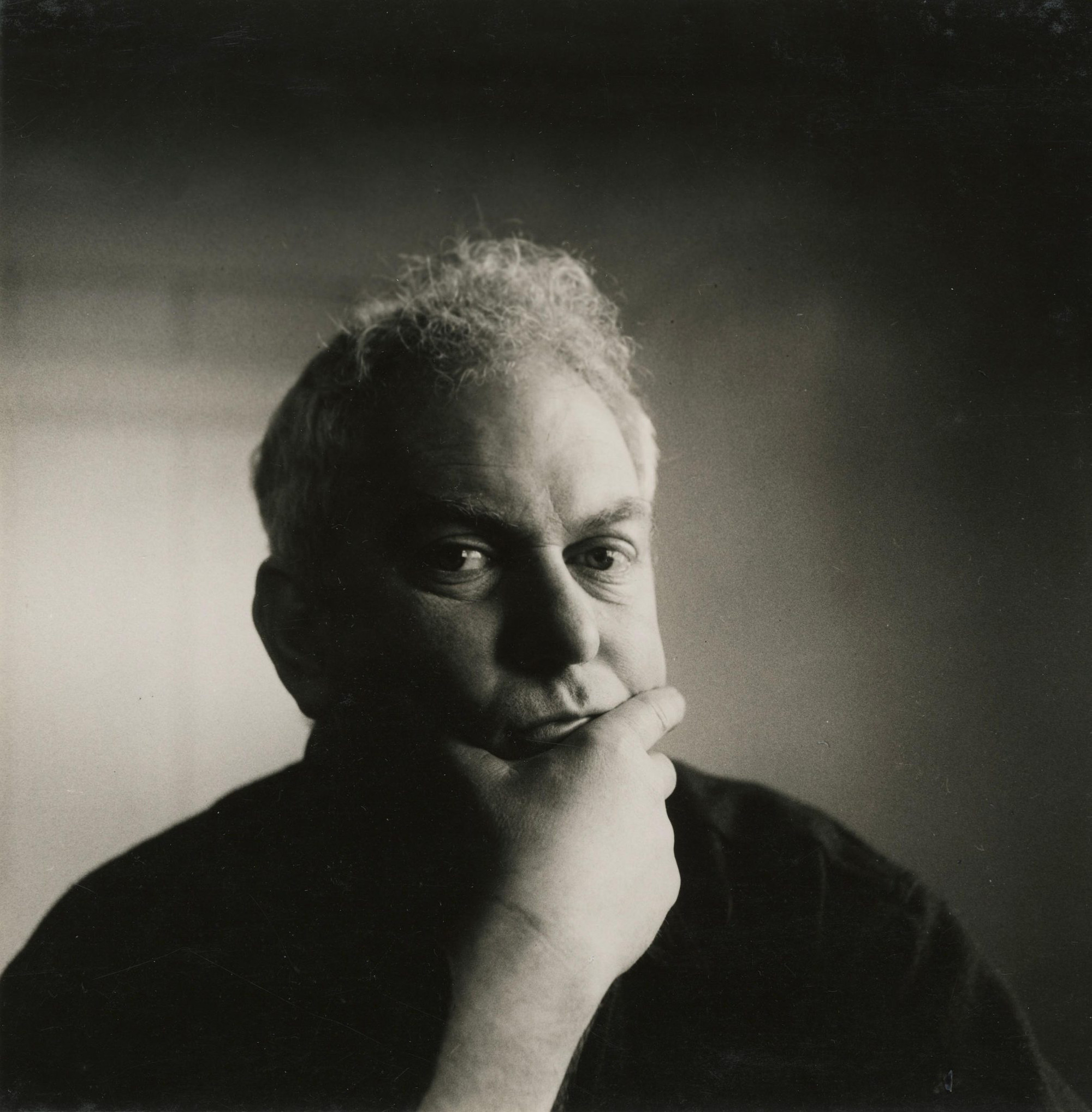 portrait-of-calder-1946-2011x2048.jpg